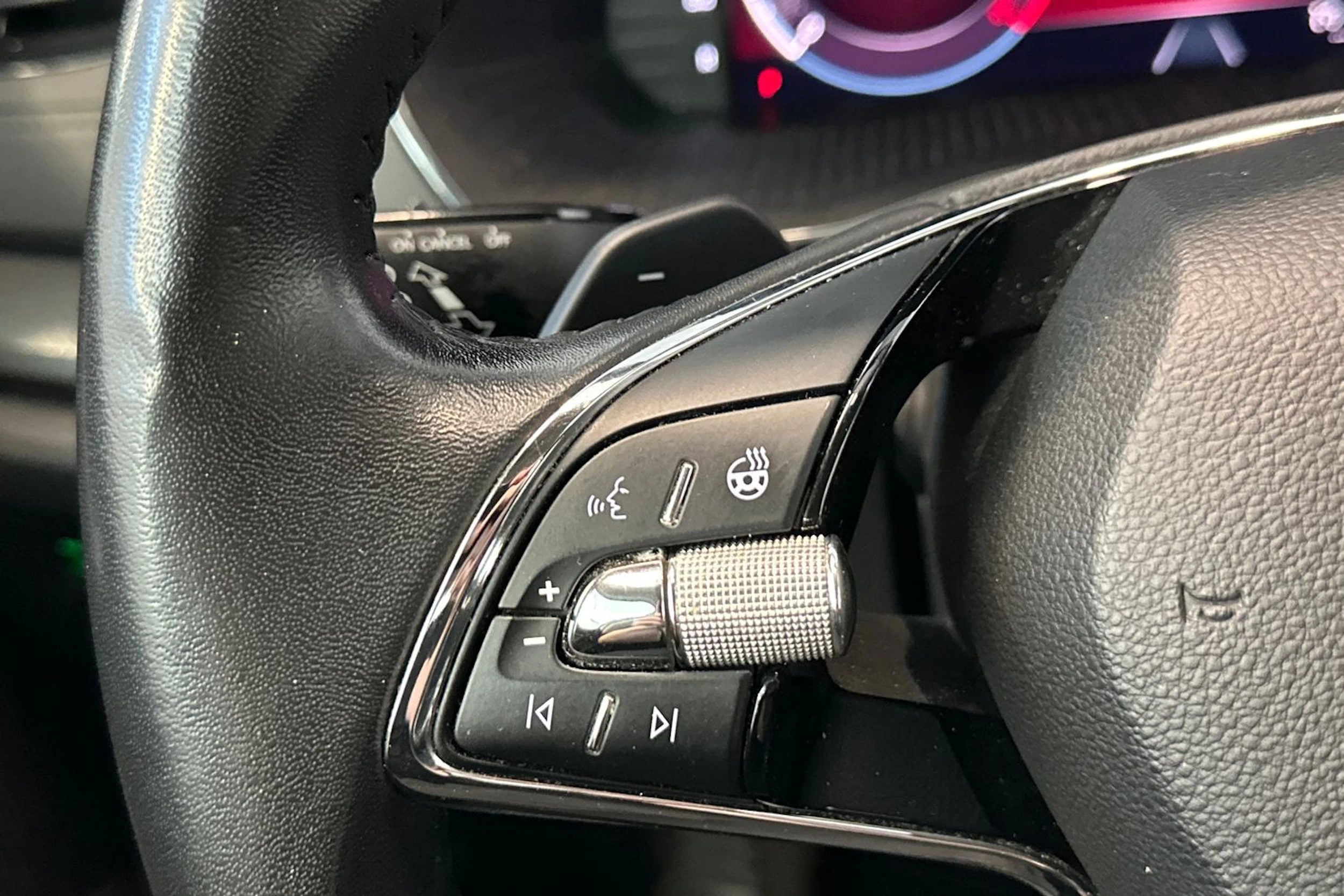 valkoinen Skoda Octavia 2021 kuva 20.