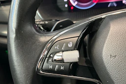 valkoinen Skoda Octavia 2021 kuva 20.