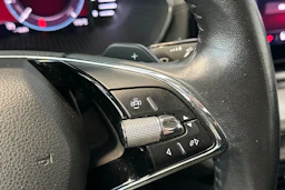 valkoinen Skoda Octavia 2021 kuva 21.