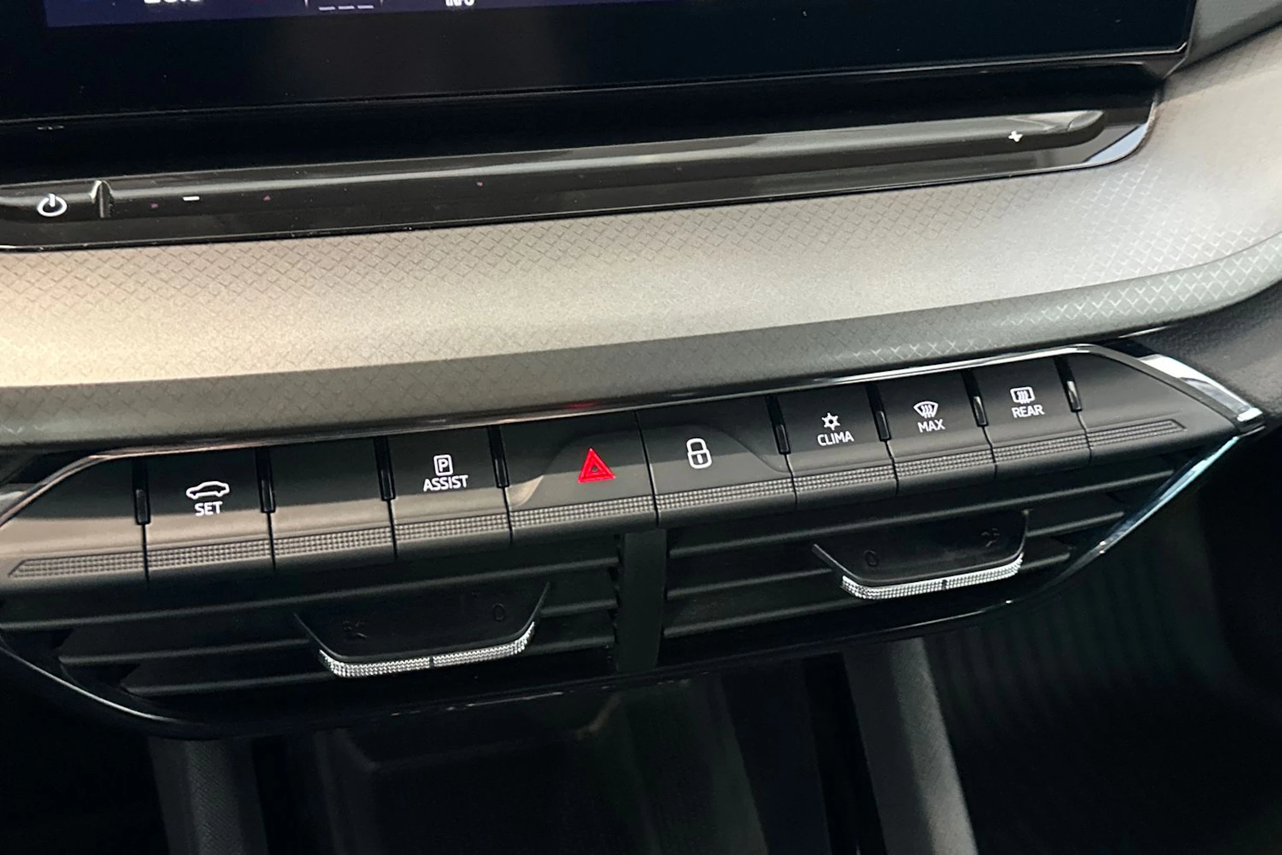 valkoinen Skoda Octavia 2021 kuva 26.