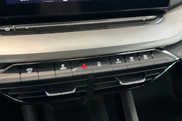 valkoinen Skoda Octavia 2021 kuva 26.