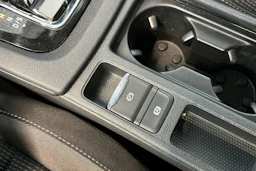 valkoinen Skoda Octavia 2021 kuva 29.
