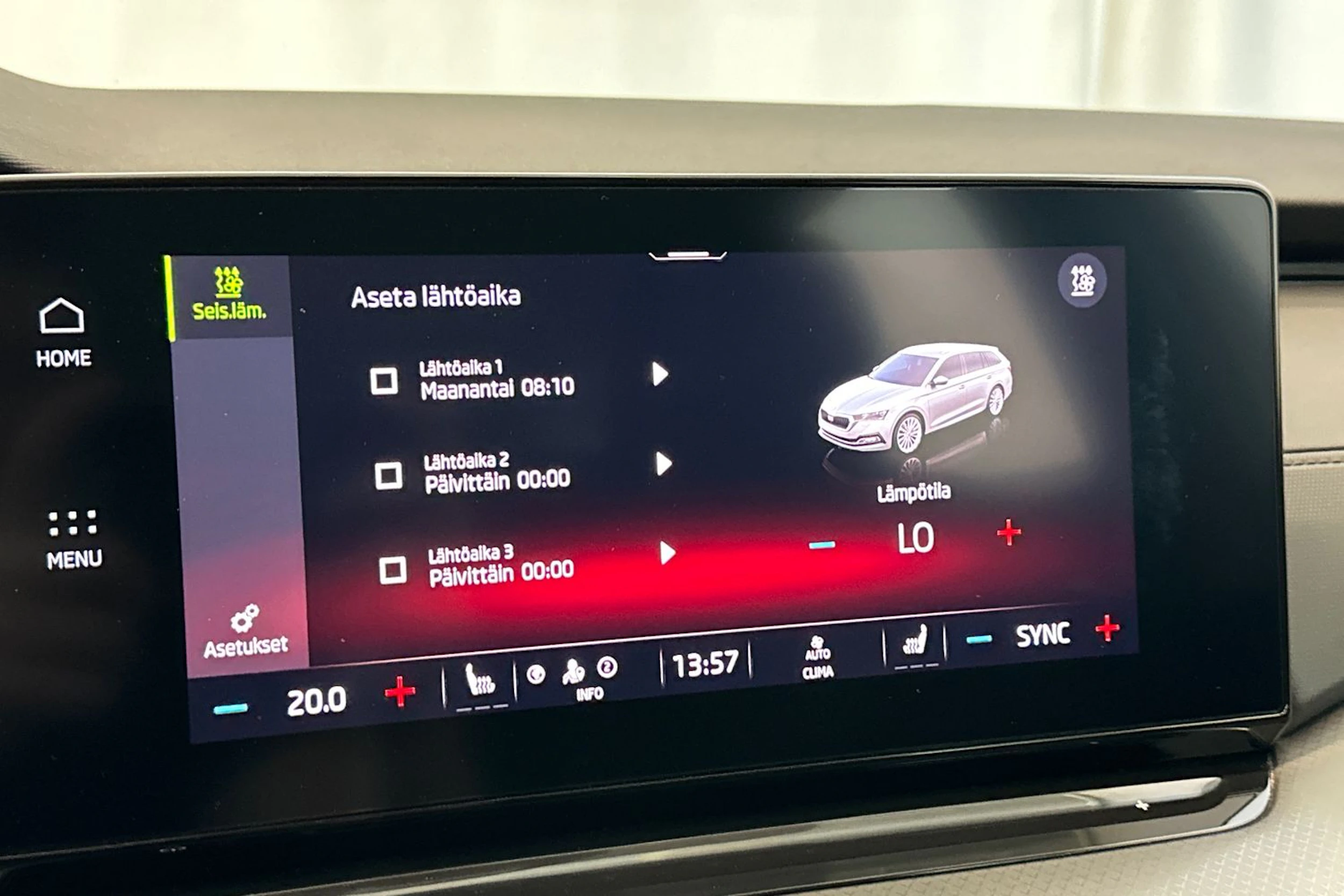 valkoinen Skoda Octavia 2021 kuva 30.