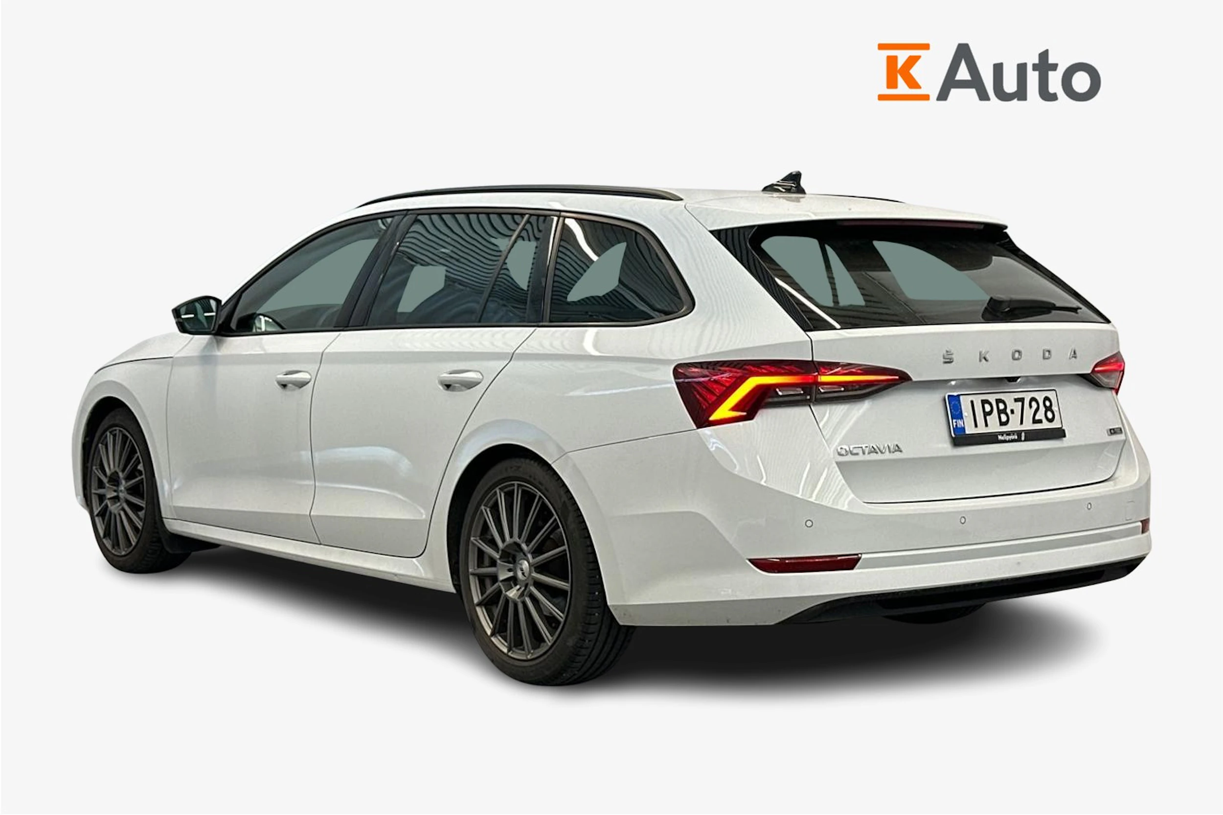 valkoinen Skoda Octavia 2021 kuva 2.
