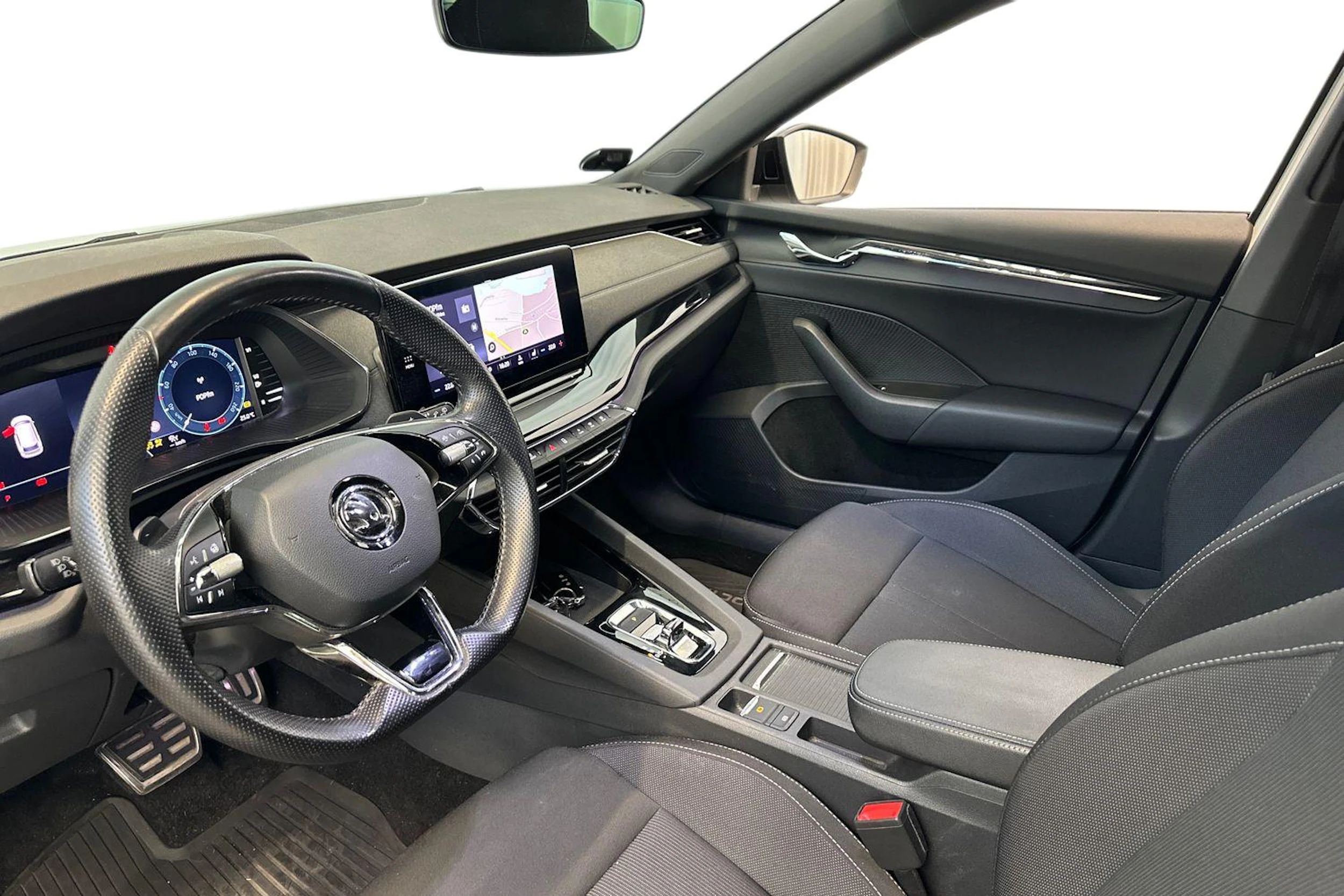 valkoinen Skoda Octavia 2021 kuva 3.