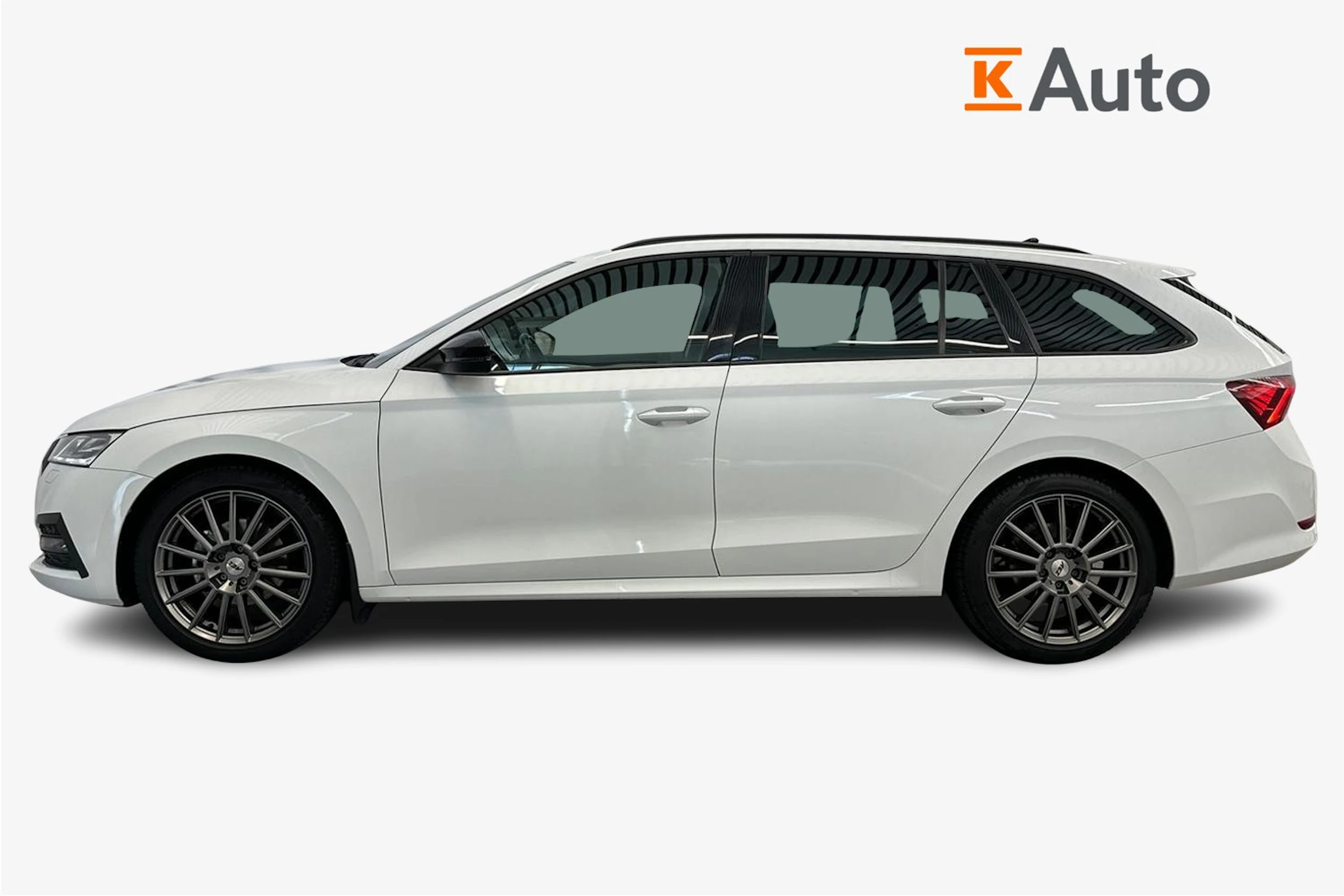 valkoinen Skoda Octavia 2022 kuva 5.