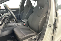 valkoinen Skoda Octavia 2022 kuva 7.