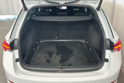 valkoinen Skoda Octavia 2022 kuva 13.