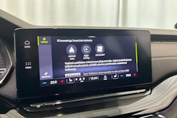 valkoinen Skoda Octavia 2022 kuva 24.