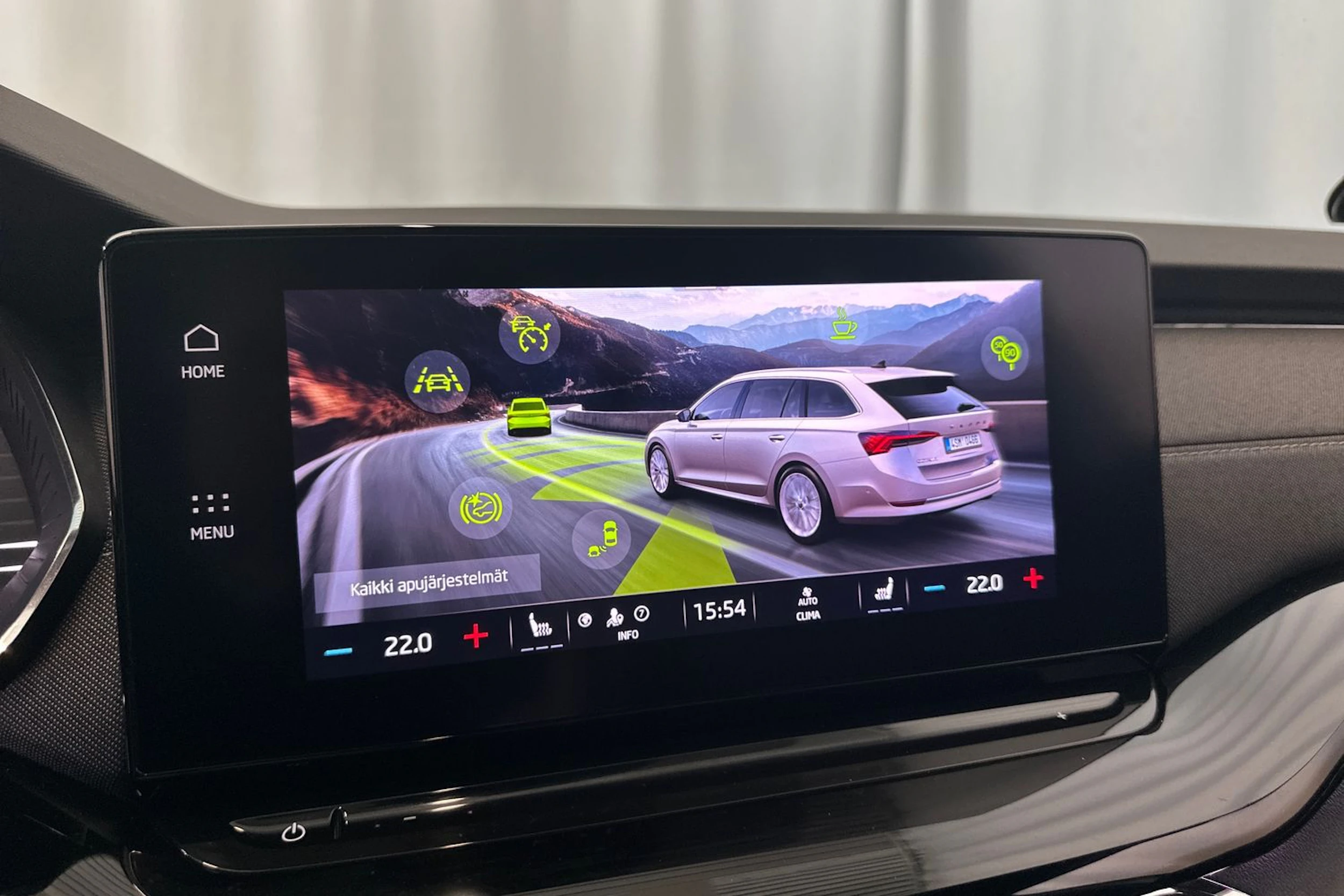 valkoinen Skoda Octavia 2022 kuva 25.