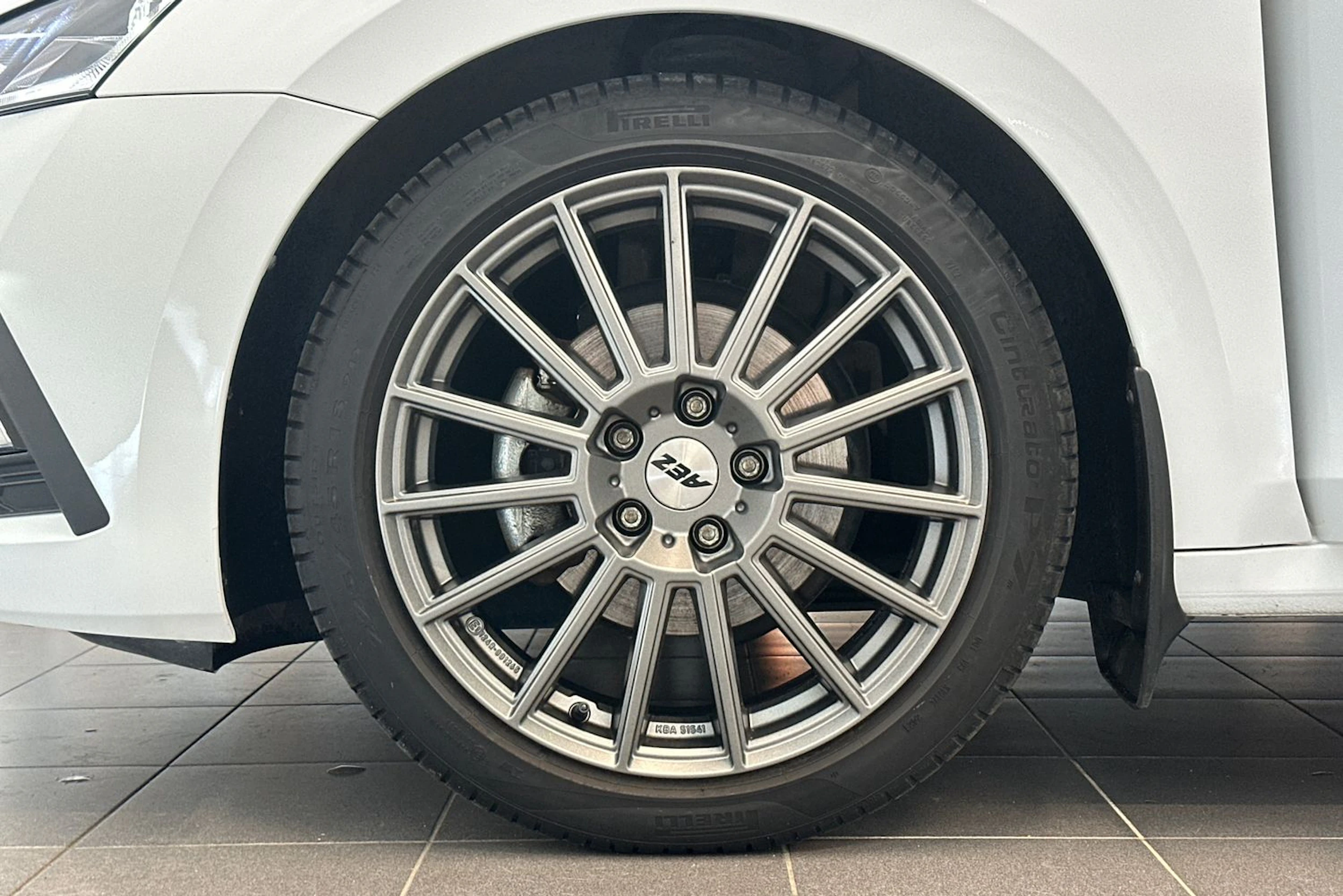 valkoinen Skoda Octavia 2022 kuva 29.