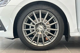 valkoinen Skoda Octavia 2022 kuva 29.