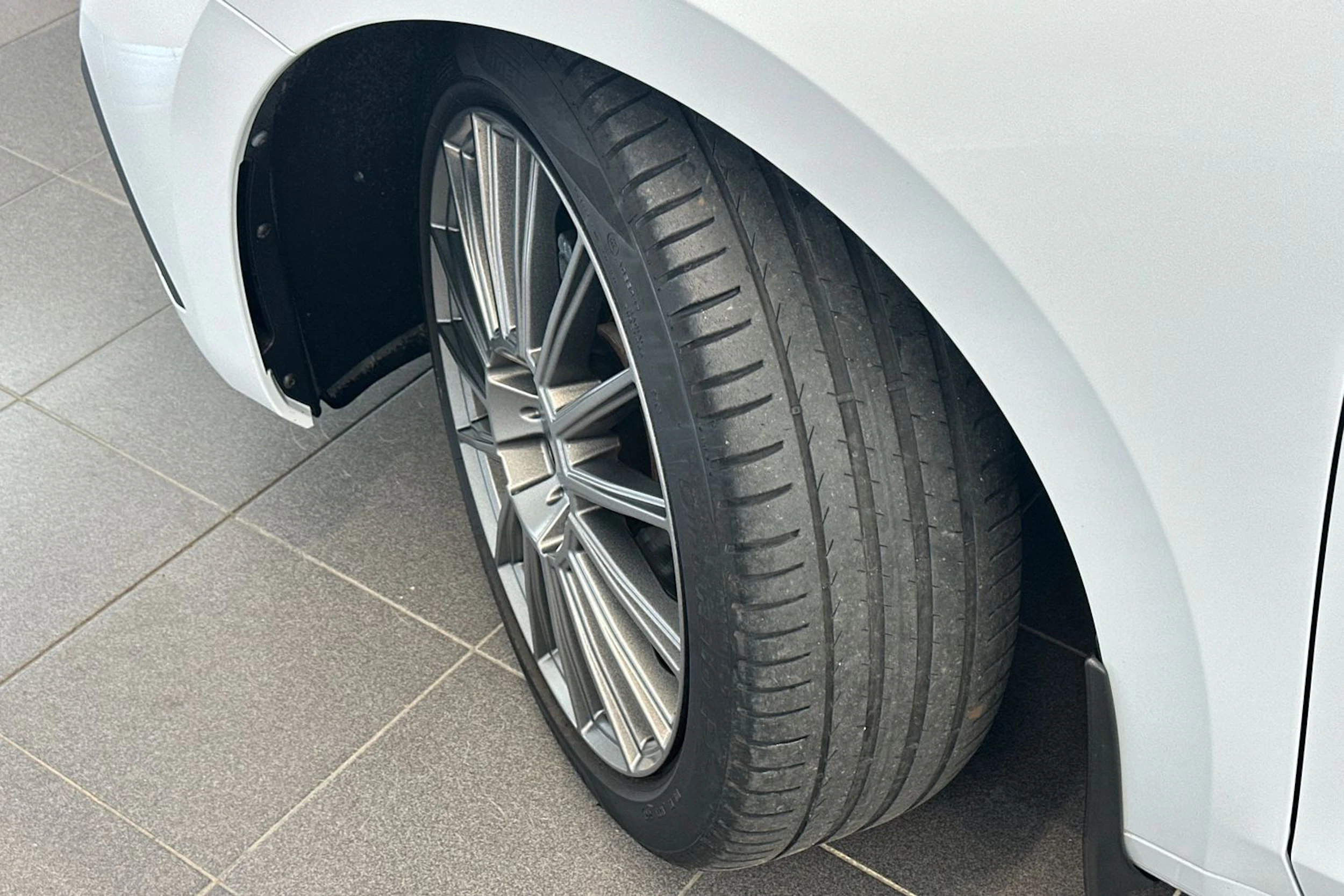 valkoinen Skoda Octavia 2022 kuva 30.