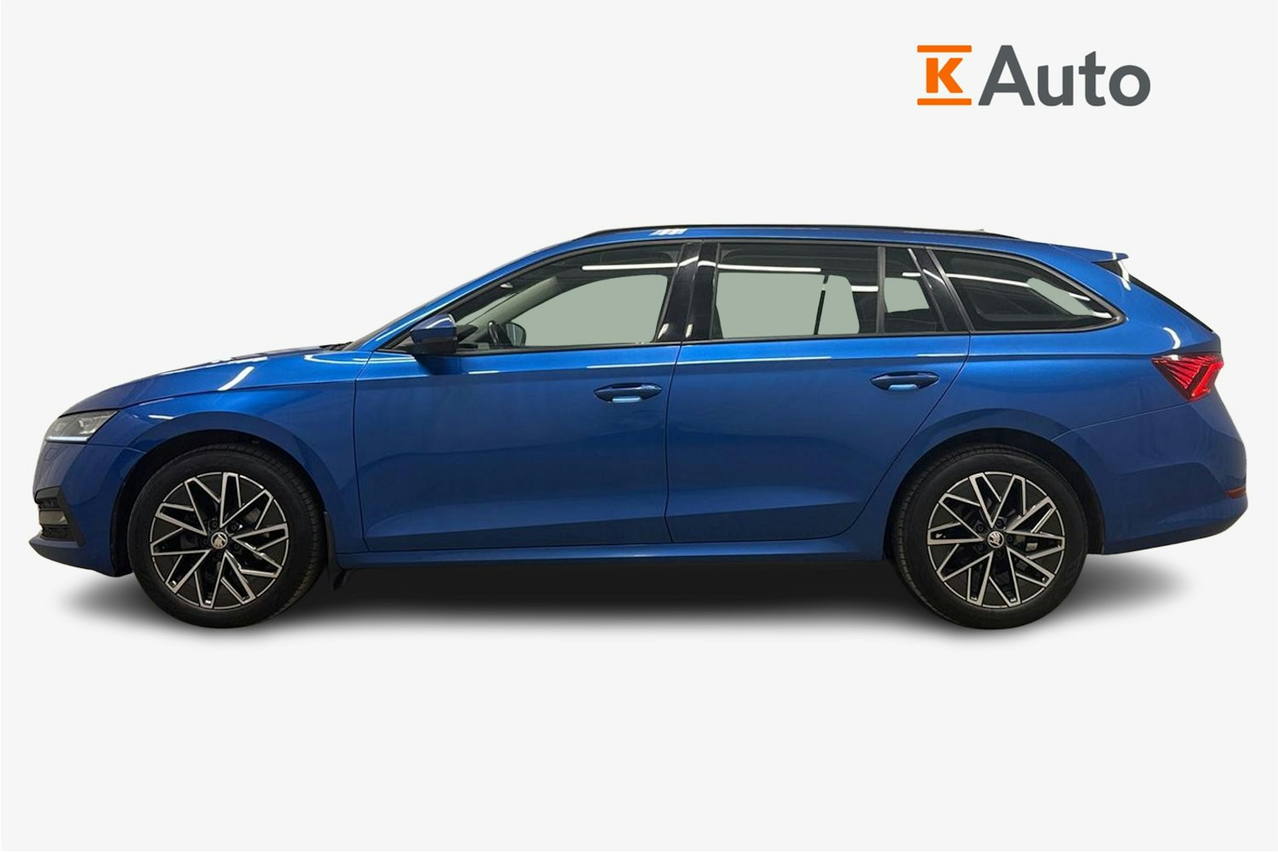 sininen Skoda Octavia 2021 kuva 5.