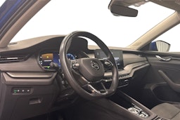 sininen Skoda Octavia 2021 kuva 6.