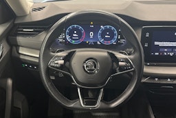 sininen Skoda Octavia 2021 kuva 11.