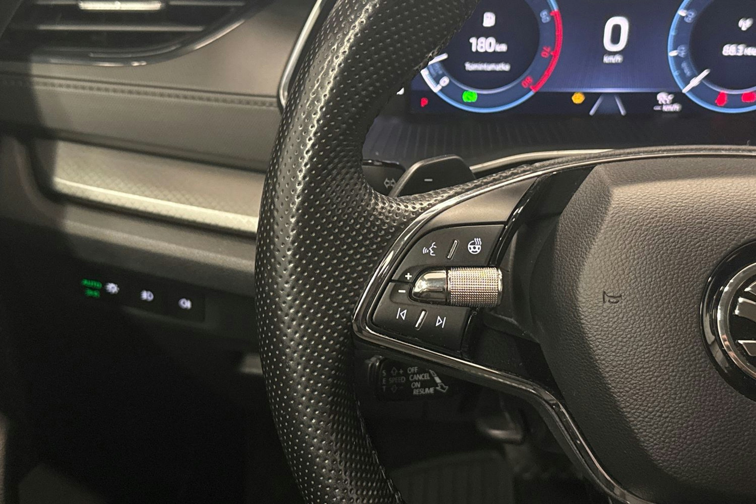 sininen Skoda Octavia 2021 kuva 12.