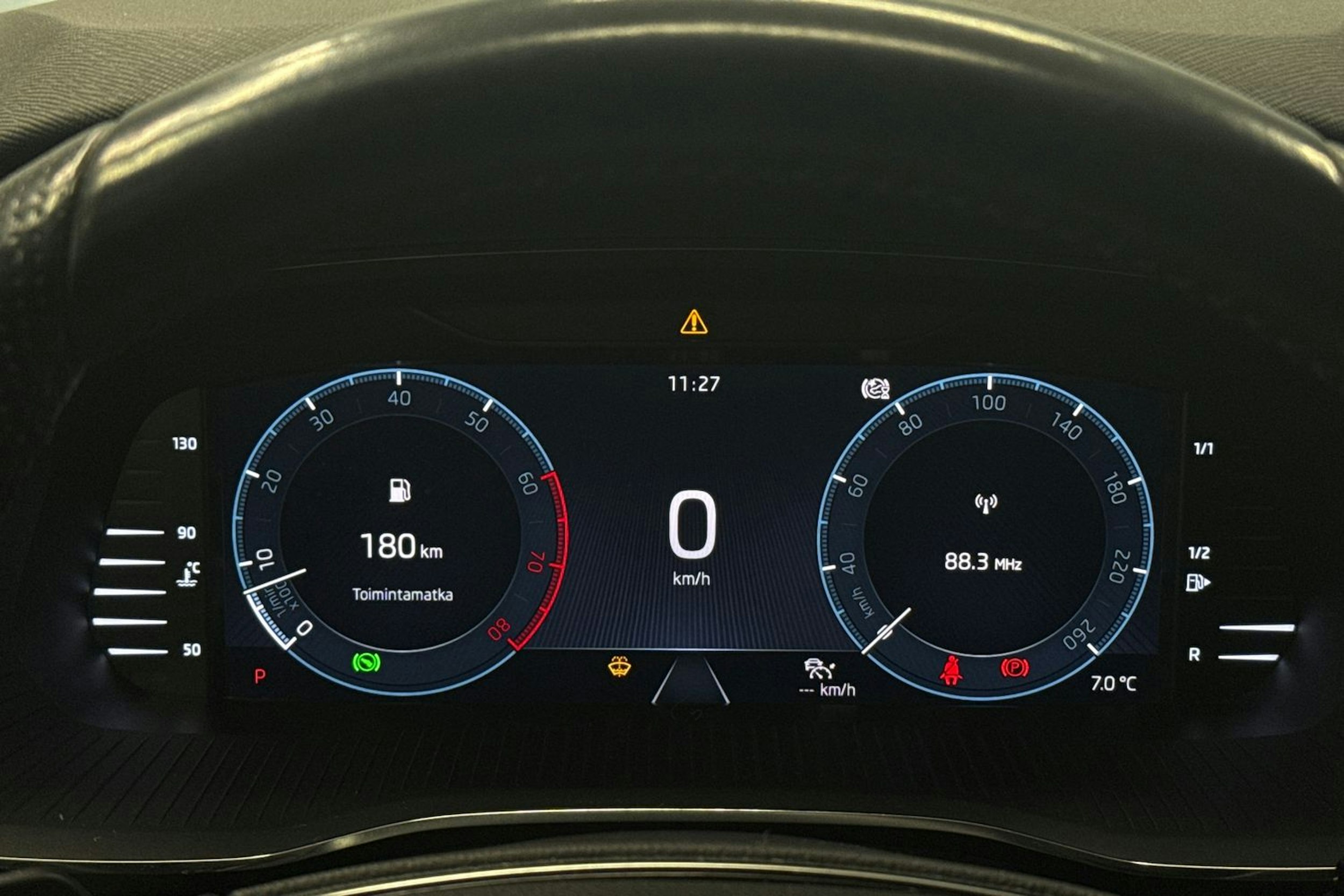 sininen Skoda Octavia 2021 kuva 14.