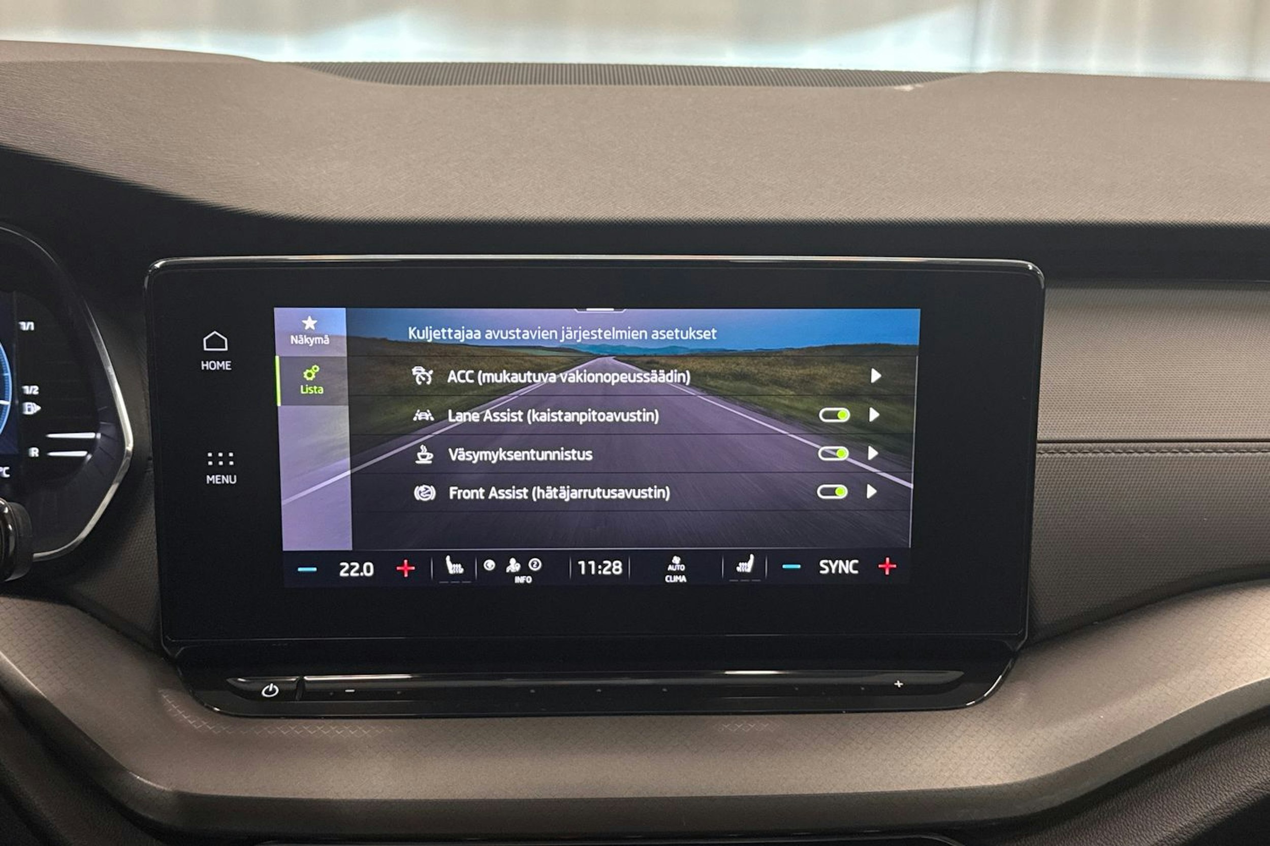 sininen Skoda Octavia 2021 kuva 18.