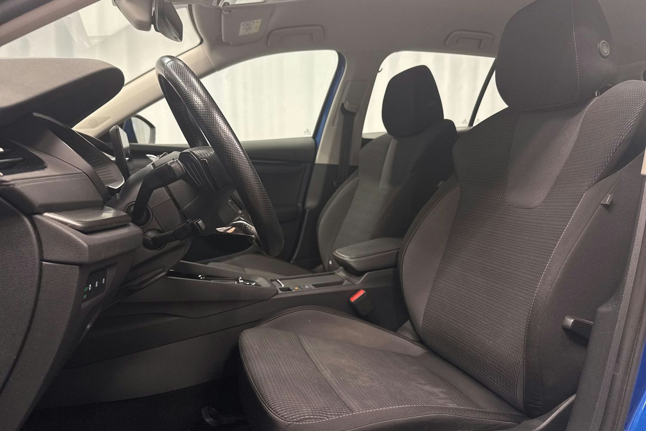 sininen Skoda Octavia 2021 kuva 22.