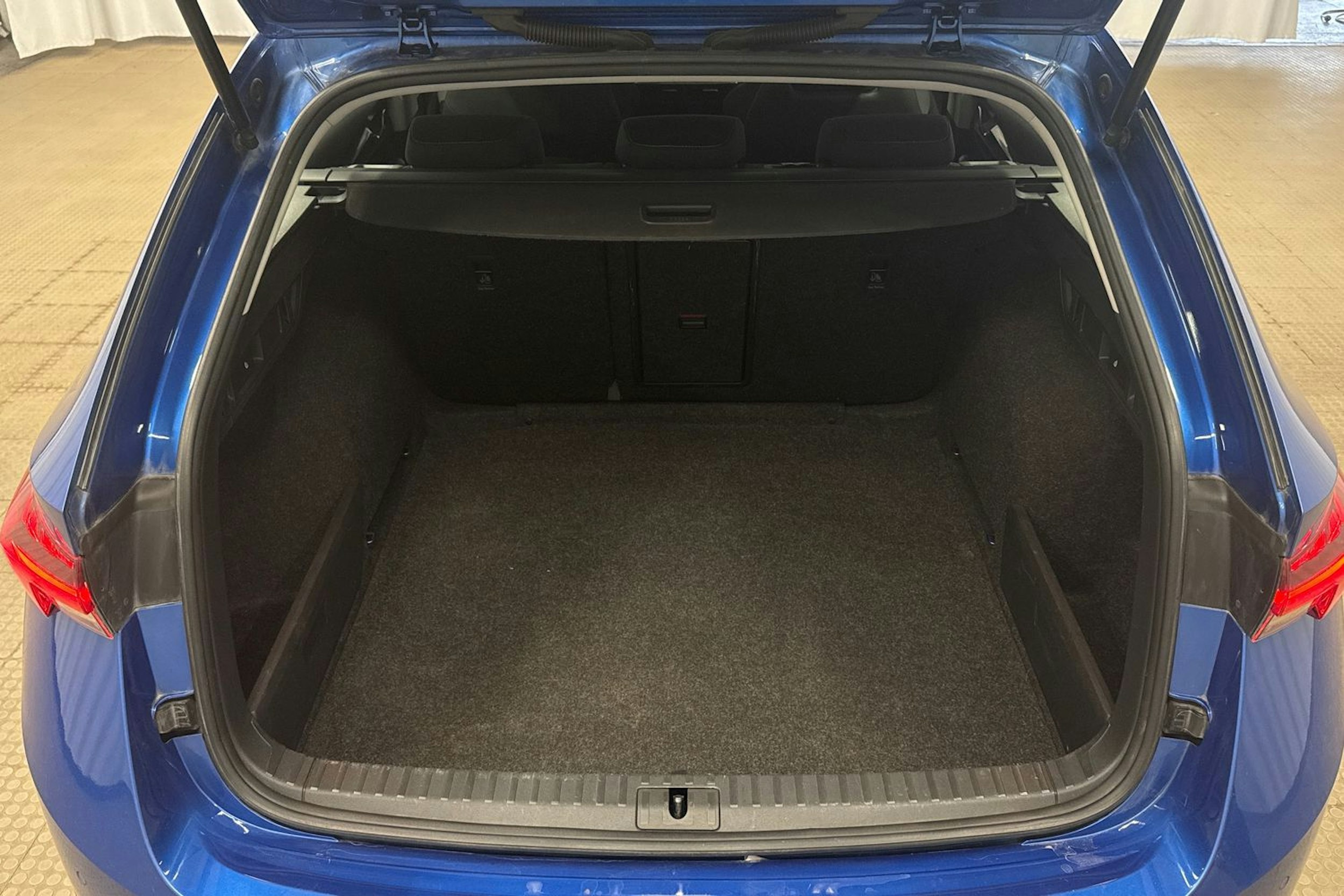 sininen Skoda Octavia 2021 kuva 23.