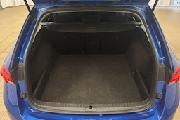 sininen Skoda Octavia 2021 kuva 23.