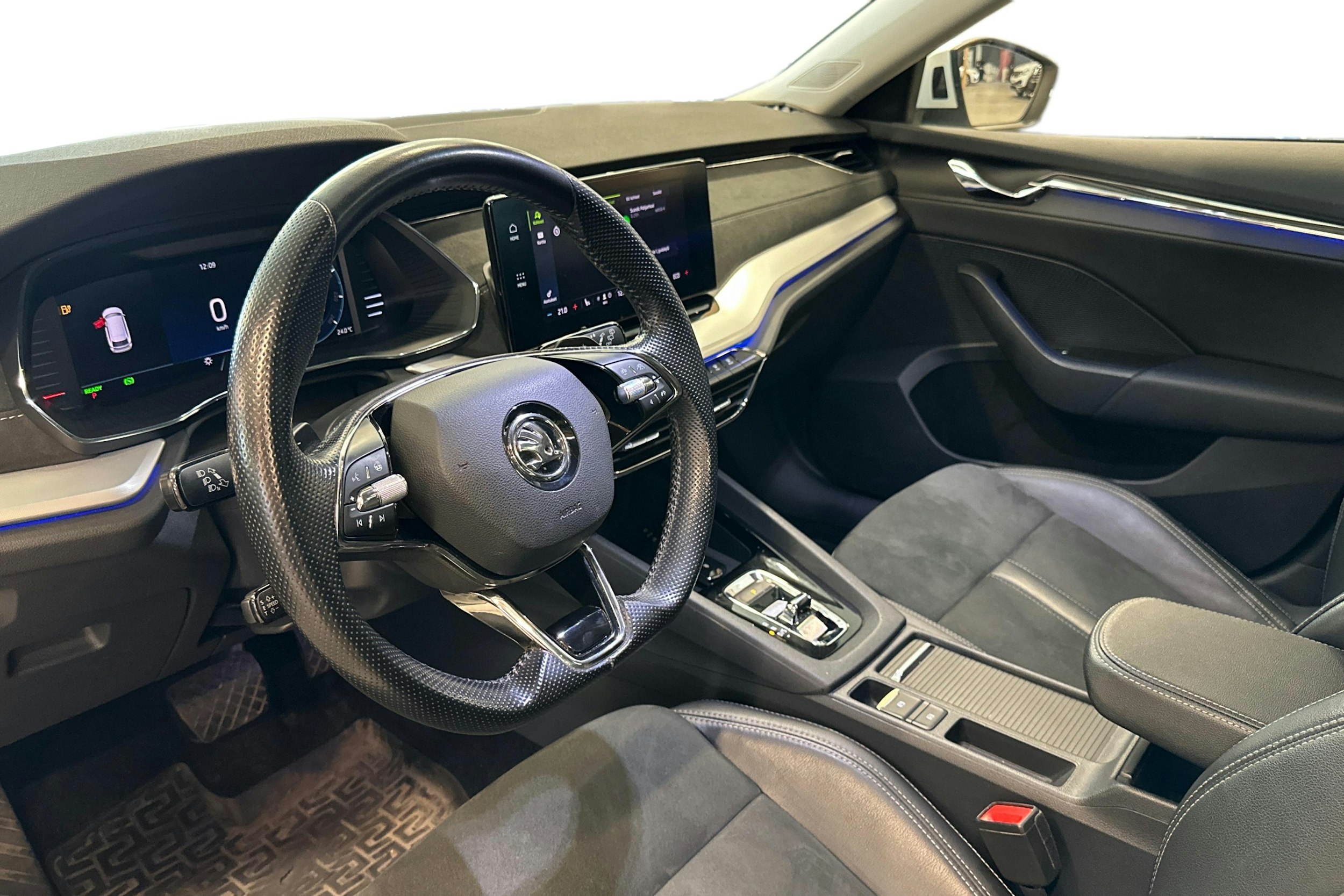 valkoinen Skoda Octavia 2021 kuva 3.