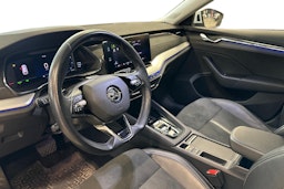 valkoinen Skoda Octavia 2021 kuva 3.