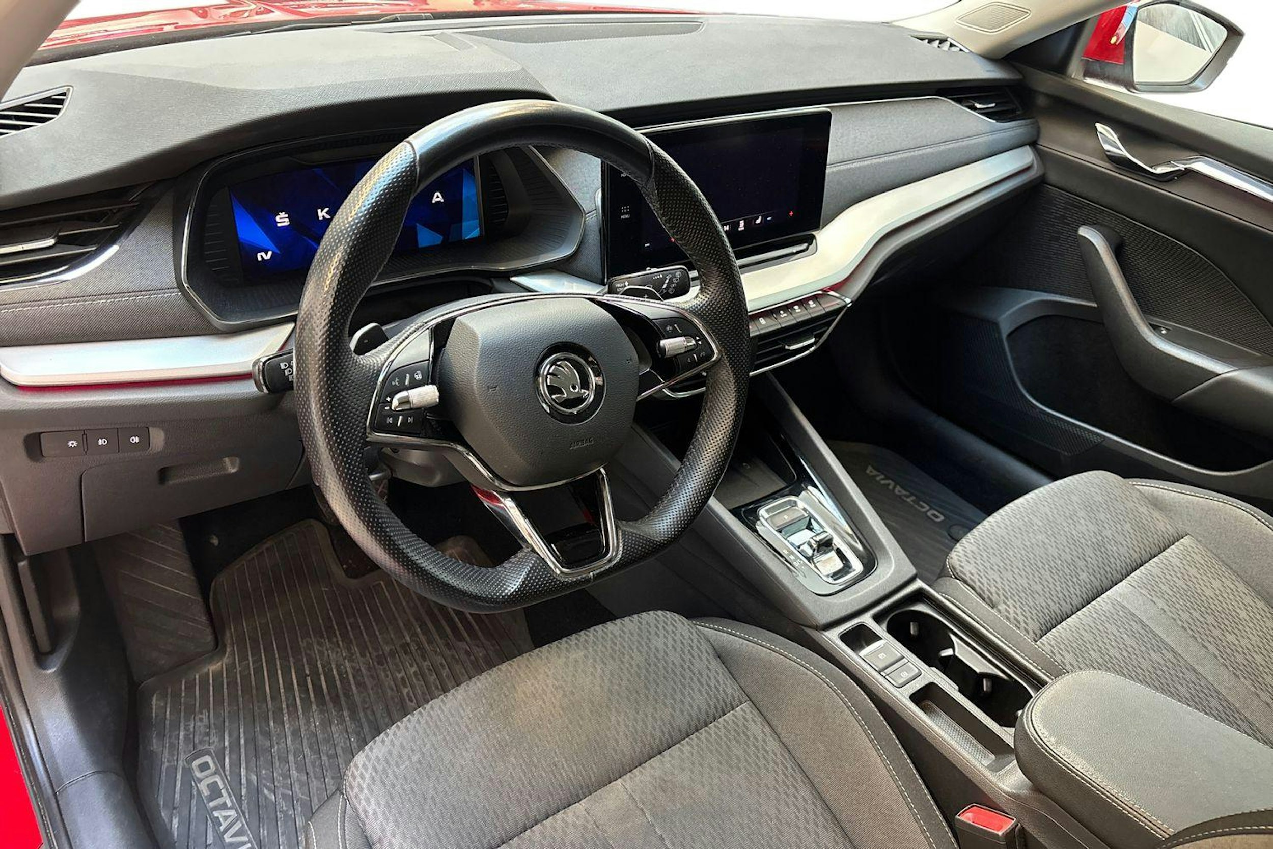 punainen Skoda Octavia 2021 kuva 7.