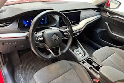 punainen Skoda Octavia 2021 kuva 7.