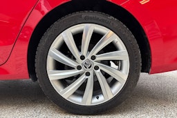 punainen Skoda Octavia 2021 kuva 11.