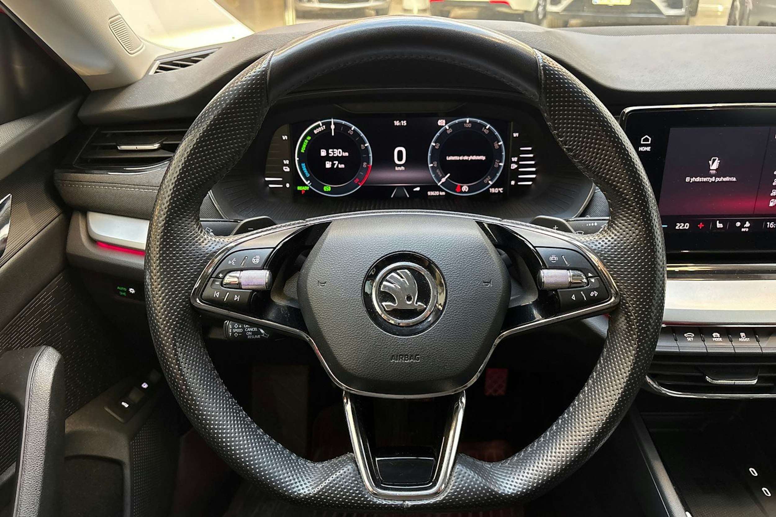 punainen Skoda Octavia 2021 kuva 19.