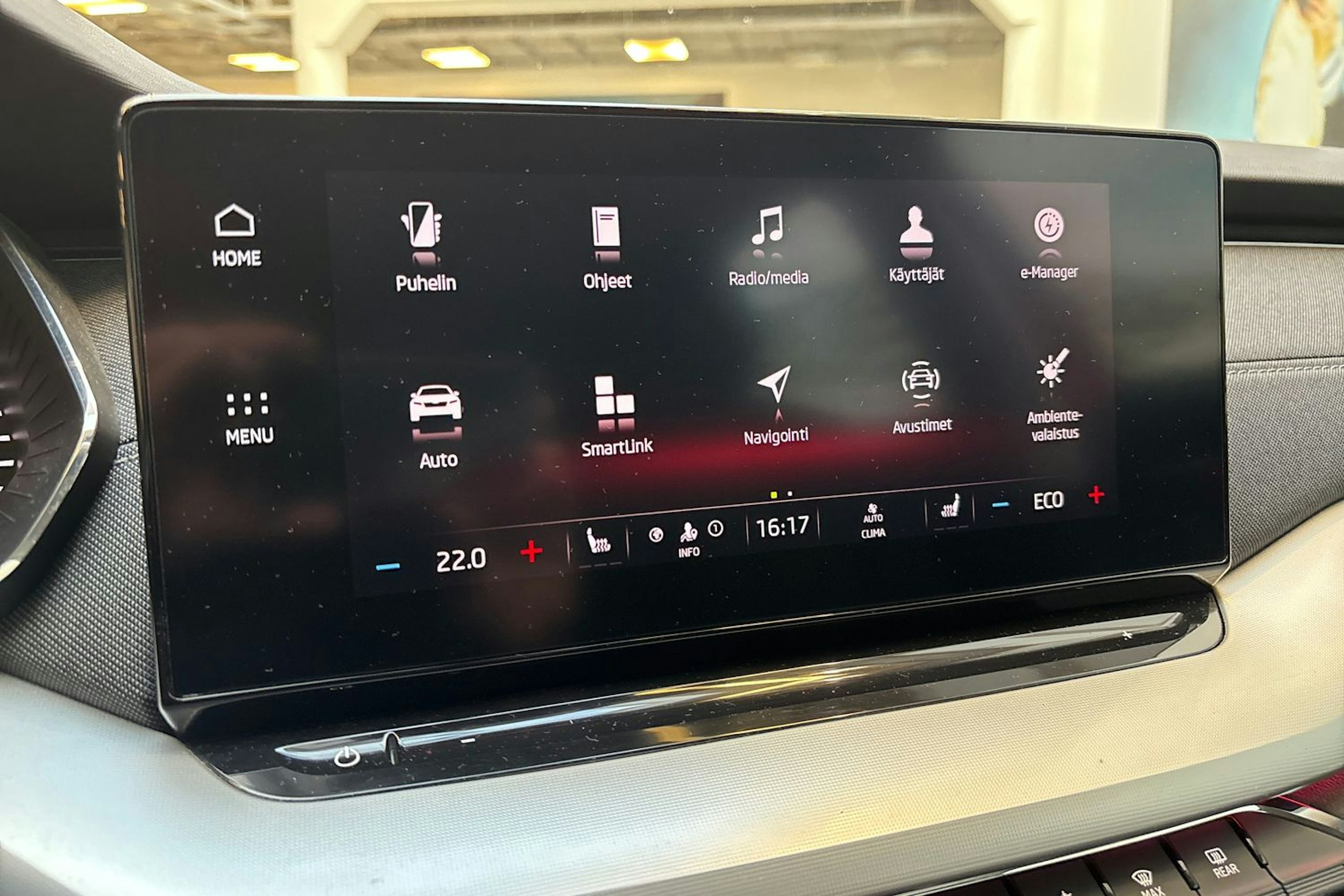 punainen Skoda Octavia 2021 kuva 22.