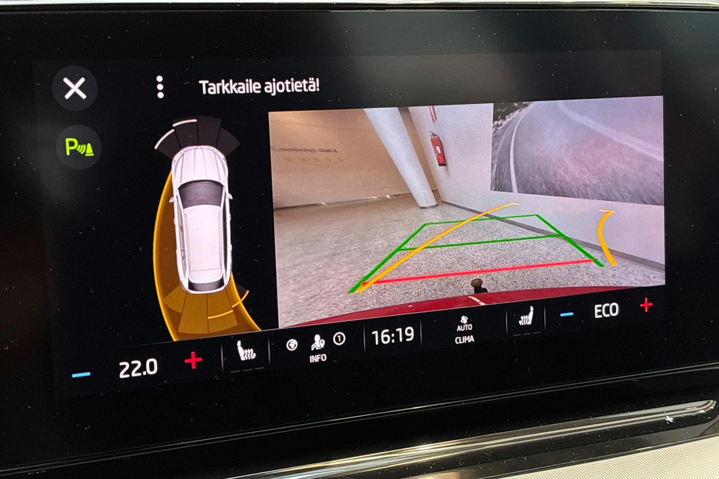punainen Skoda Octavia 2021 kuva 27.