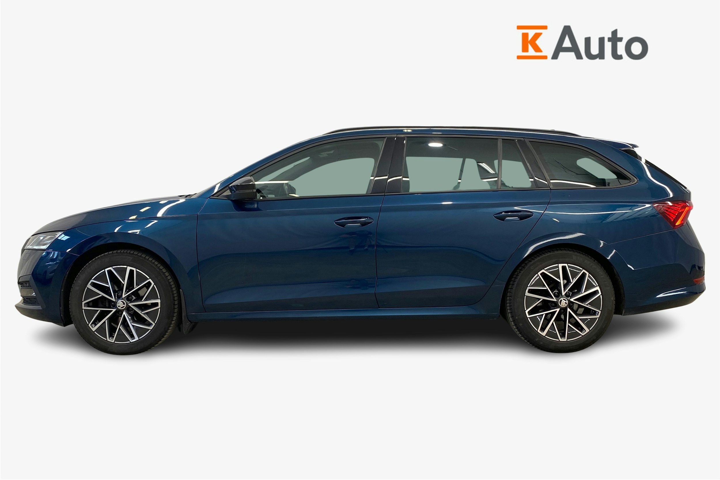 sininen Skoda Octavia 2021 kuva 6.