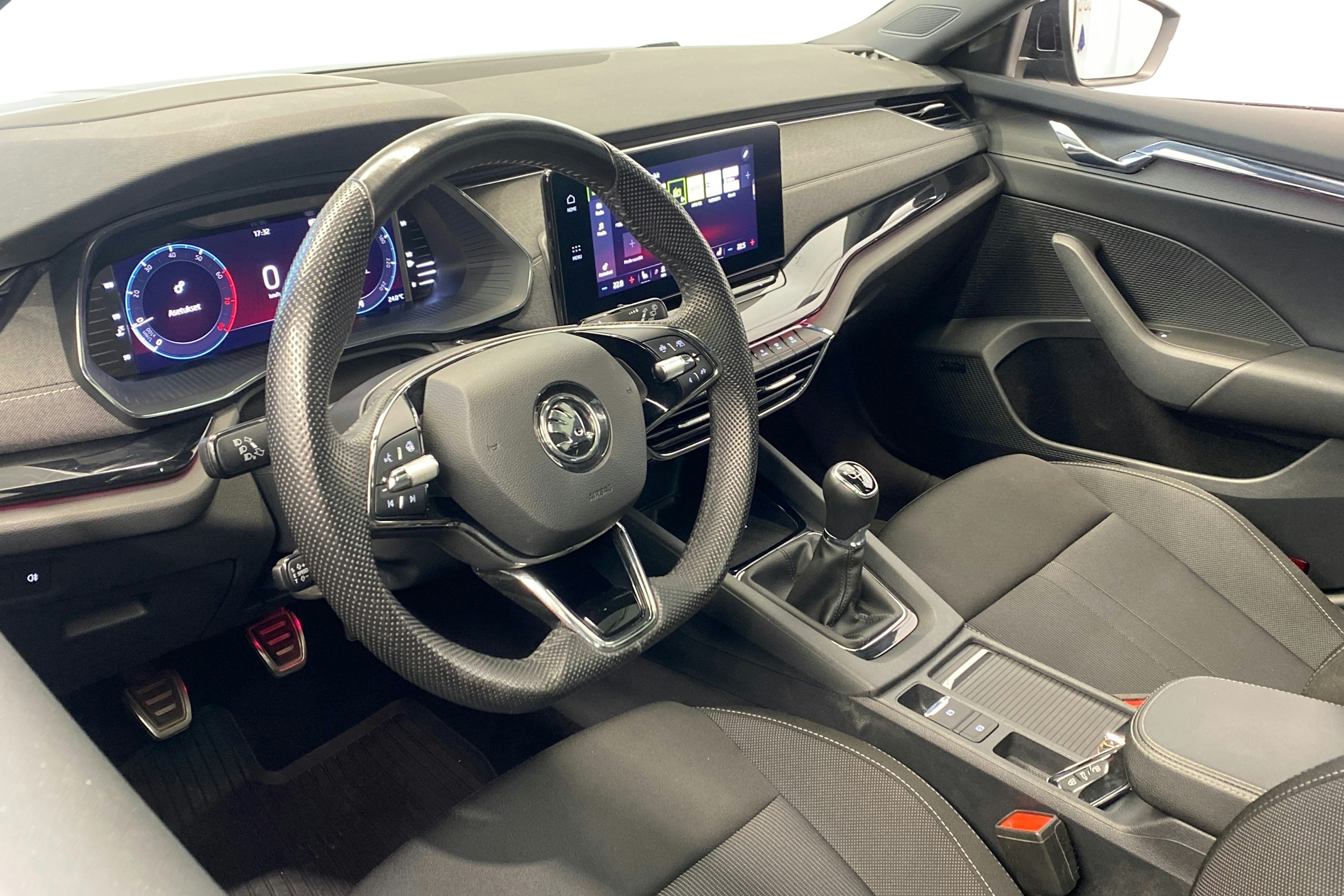 sininen Skoda Octavia 2021 kuva 7.