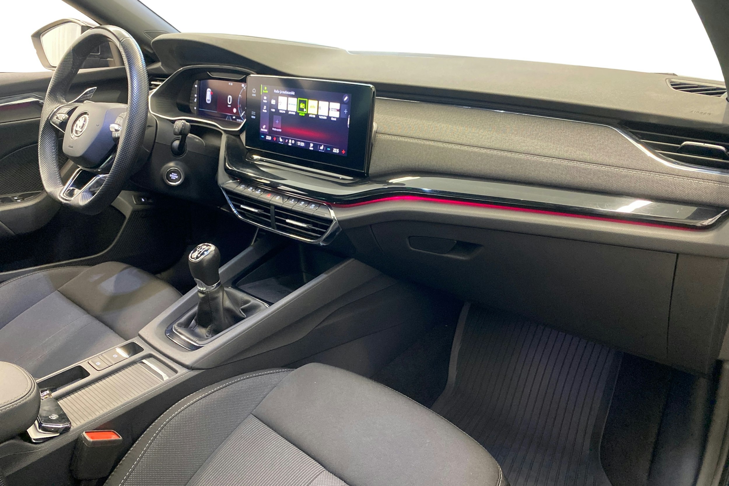 sininen Skoda Octavia 2021 kuva 10.