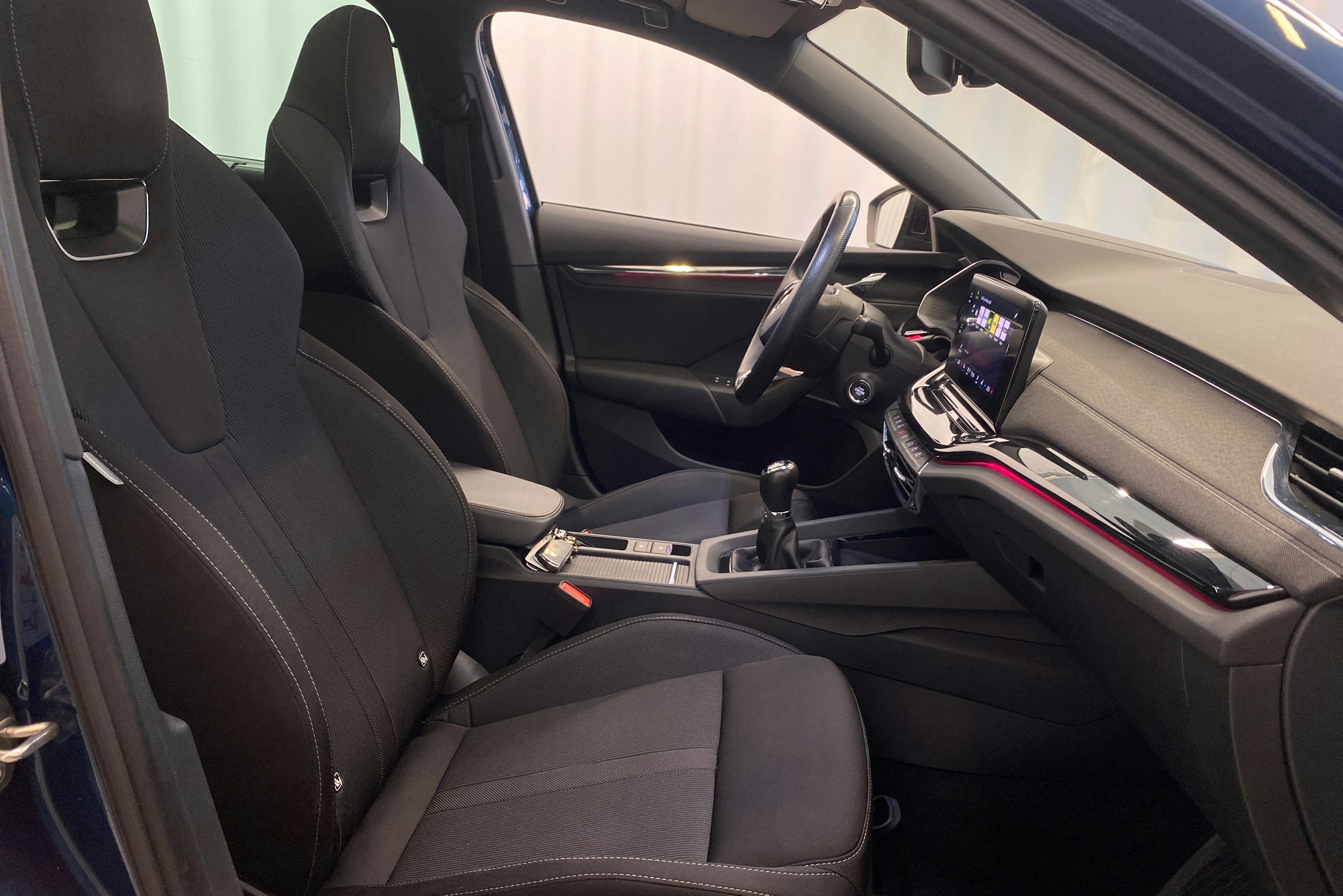 sininen Skoda Octavia 2021 kuva 15.