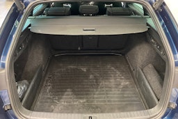 sininen Skoda Octavia 2021 kuva 16.