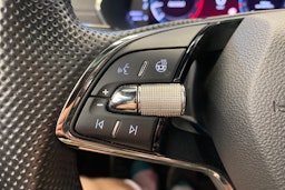 sininen Skoda Octavia 2021 kuva 19.
