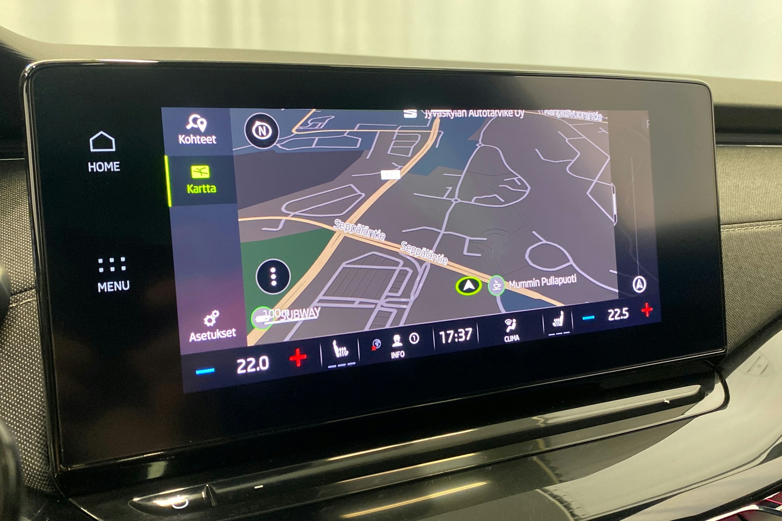sininen Skoda Octavia 2021 kuva 24.
