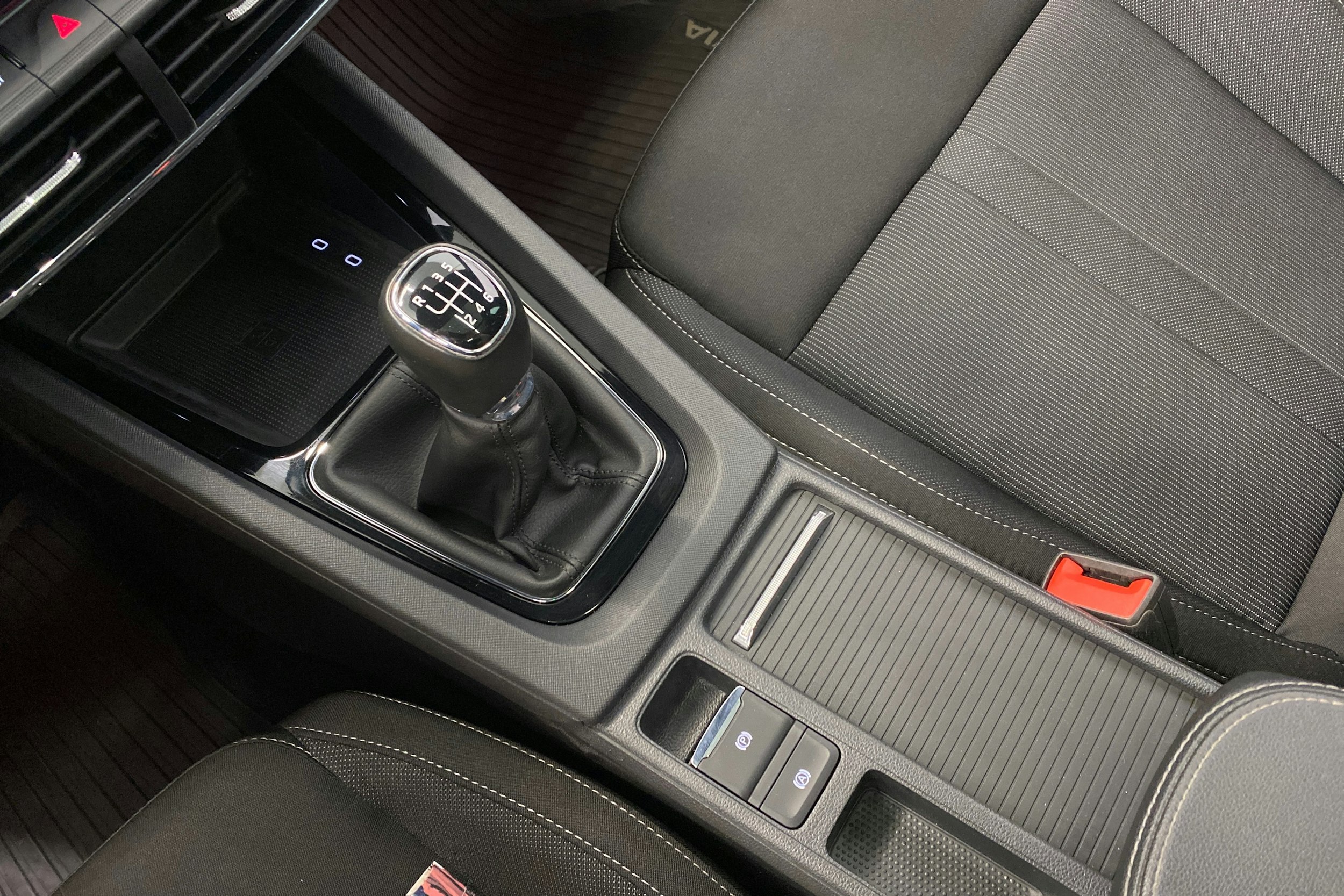 sininen Skoda Octavia 2021 kuva 31.