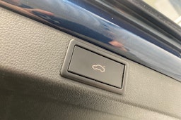 sininen Skoda Octavia 2021 kuva 36.