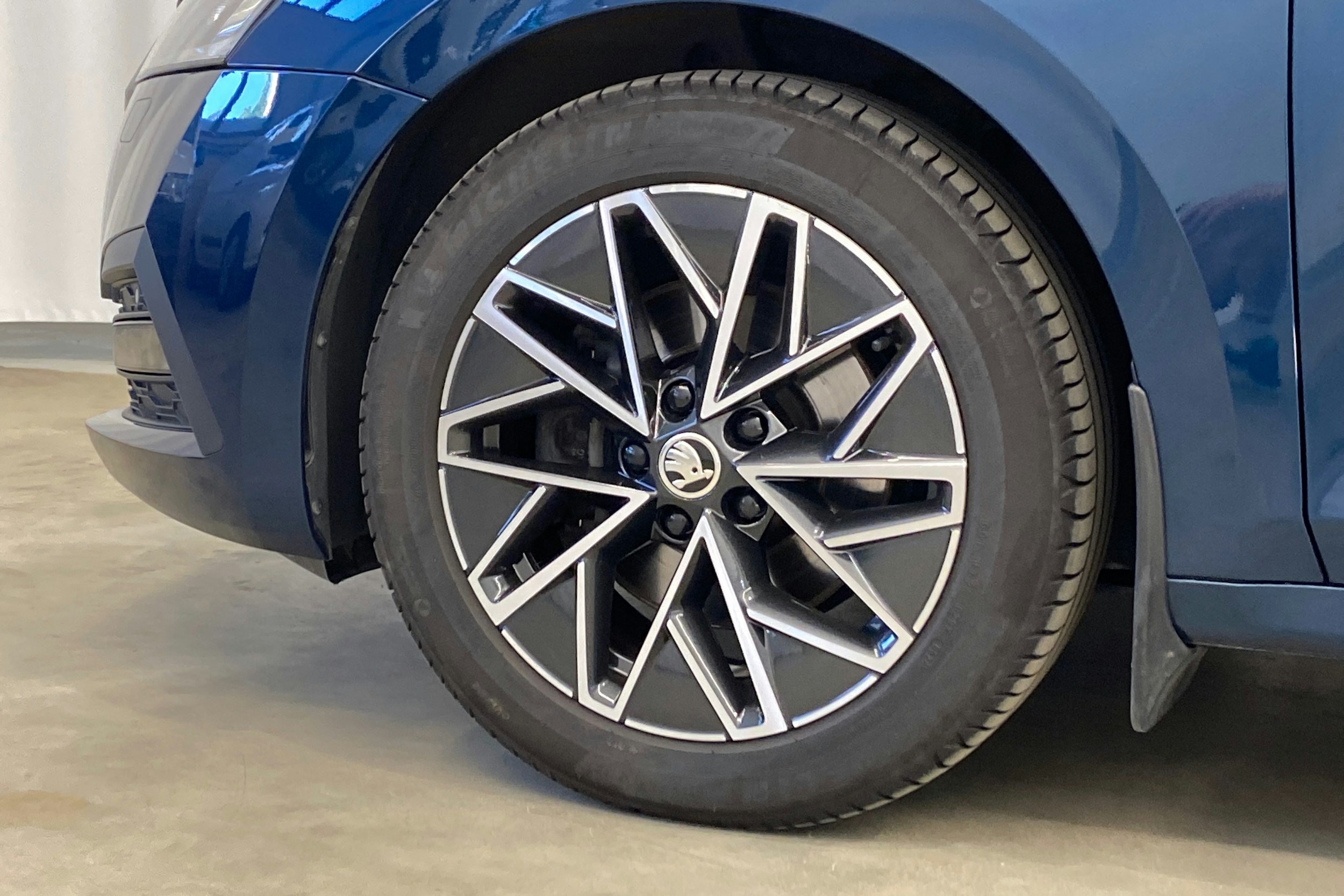 sininen Skoda Octavia 2021 kuva 41.