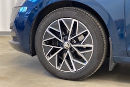 sininen Skoda Octavia 2021 kuva 41.