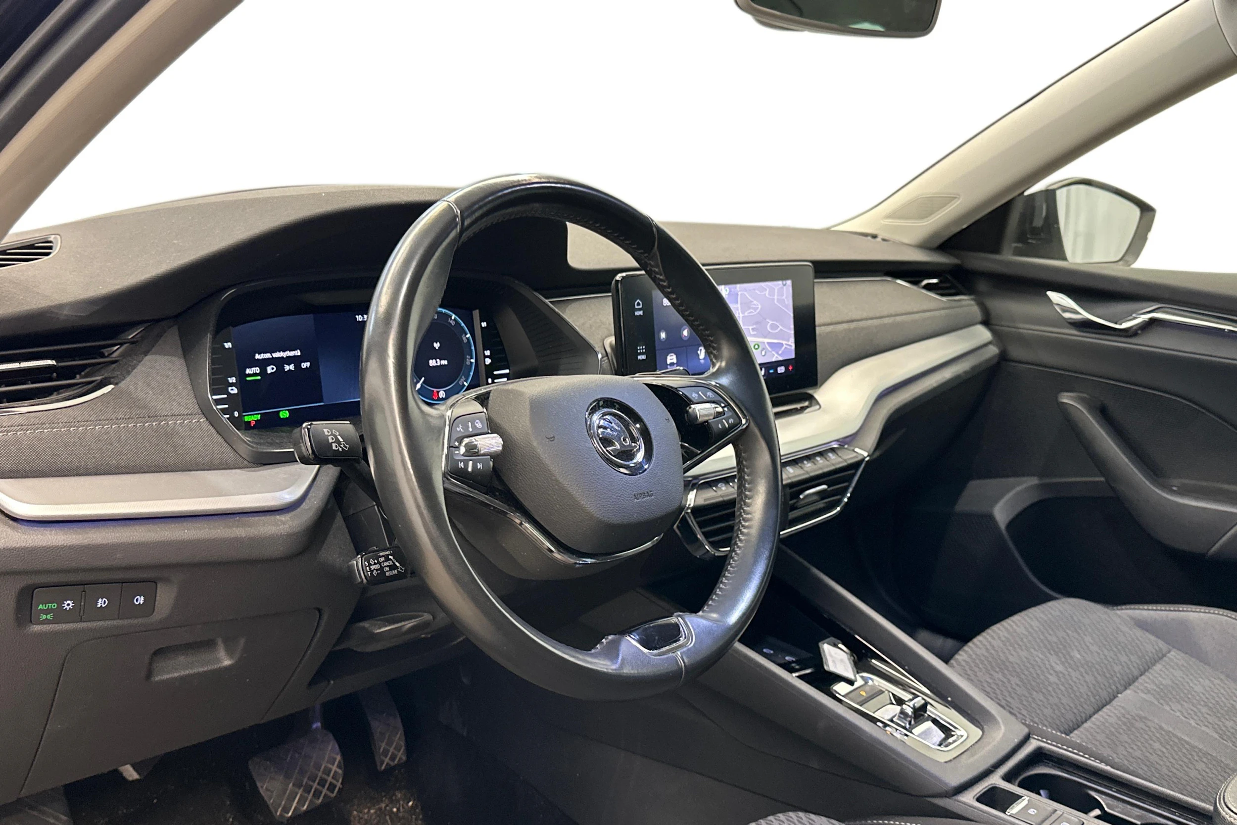 musta Skoda Octavia 2021 kuva 3.