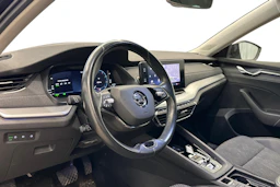 musta Skoda Octavia 2021 kuva 3.