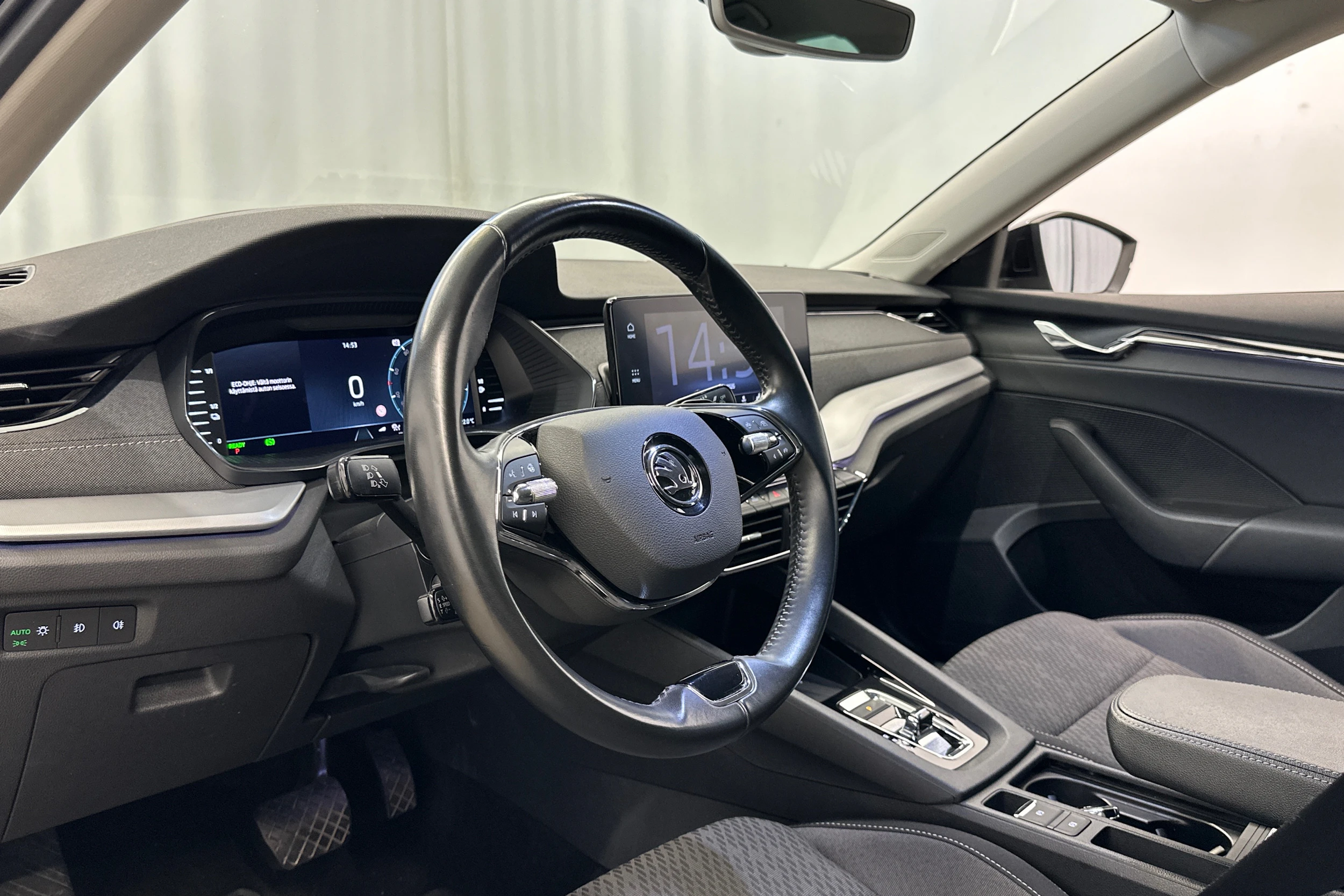 musta Skoda Octavia 2021 kuva 10.