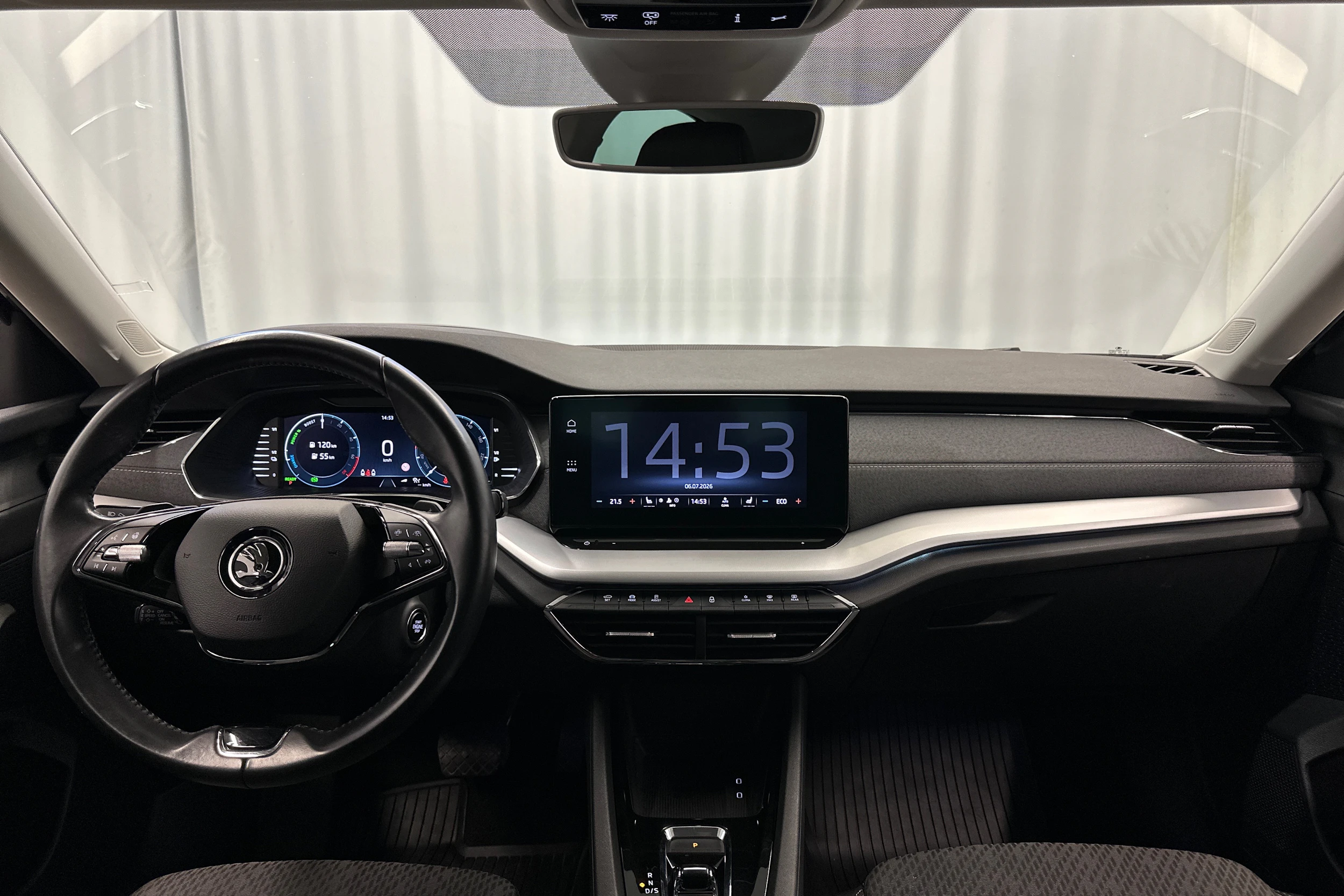 musta Skoda Octavia 2021 kuva 11.