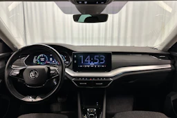 musta Skoda Octavia 2021 kuva 11.